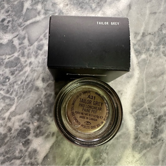 Mac Cosmetics Pro Longwear Paint Pot Tailor Grey - Picture 3 of 4